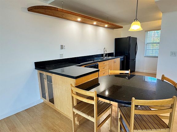 3rd image of 3980 Oaks Clubhouse Drive #405