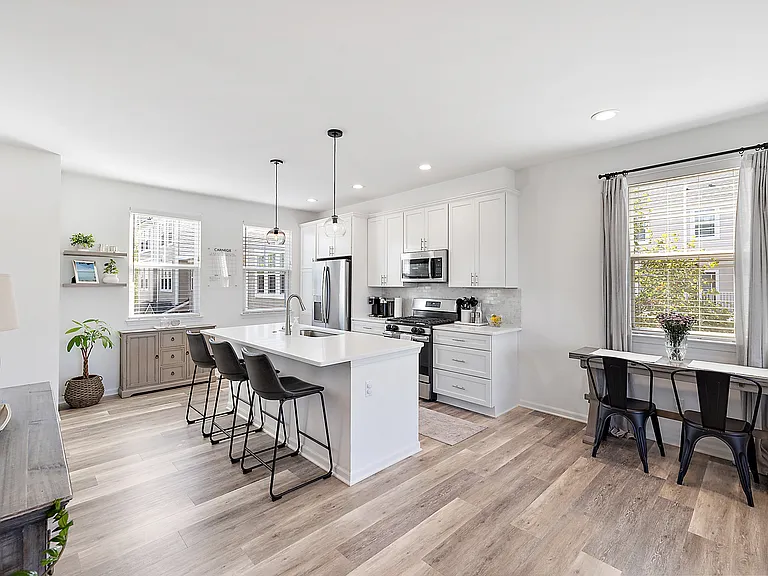 445 Wright St — Photo 10