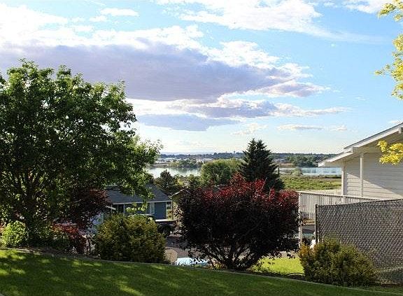 2nd image of 2041 S Beaumont Dr