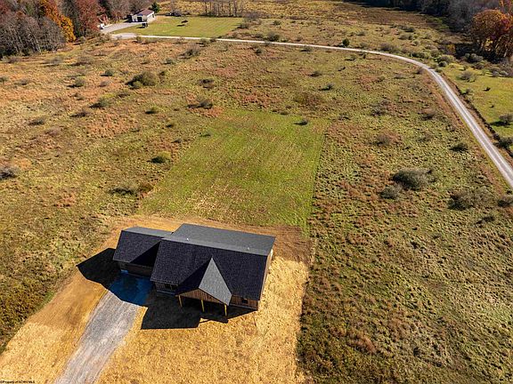 4th image of 40 Hemlock Ridge Rd