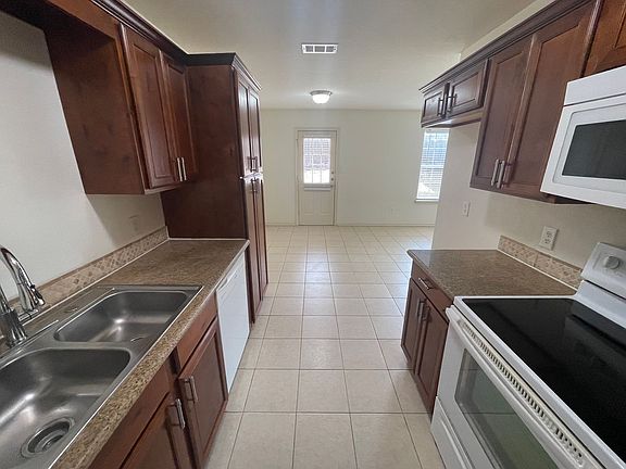 3rd image of 1109 Parkway Trl #1111
