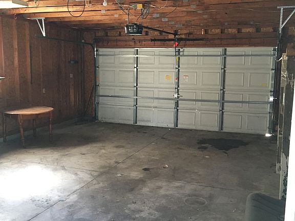 3rd image of 919 King St