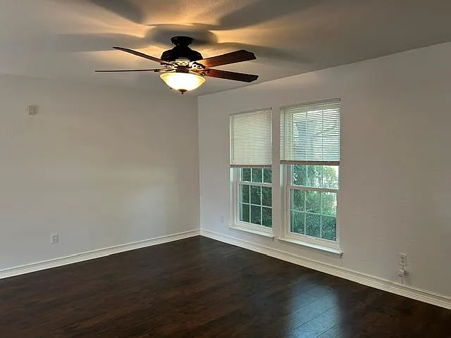 2 bed, 1.5 bath, 1049 sqft, $1,595 — Photo 3