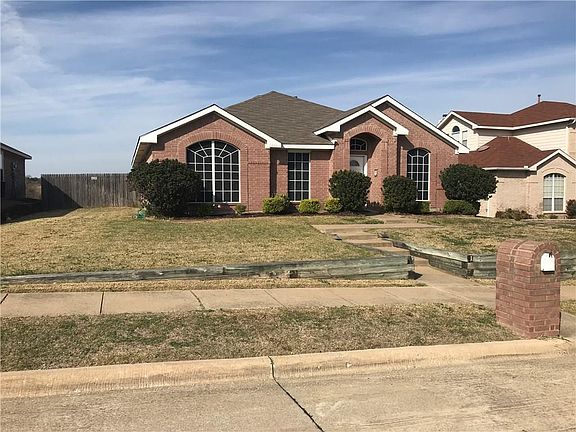 3rd image of 2405 Redfield Dr
