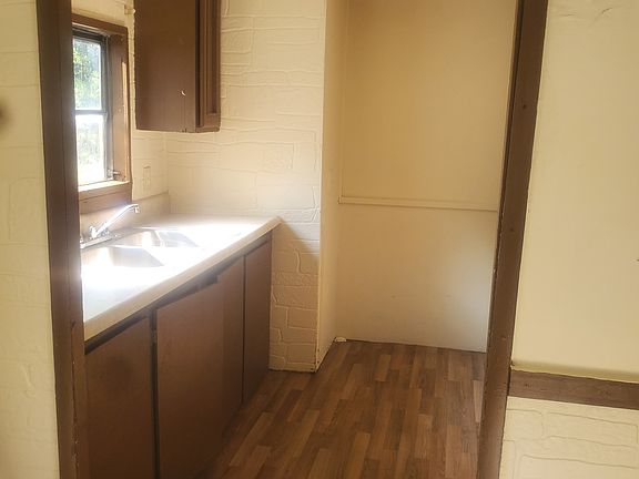 3rd image of 1920 Pender Ave #15