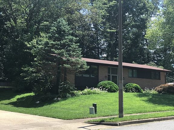 3rd image of 4909 Wycliff Ln