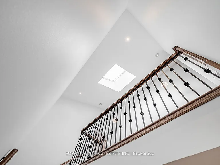 415 Deloraine Ave — Photo 27