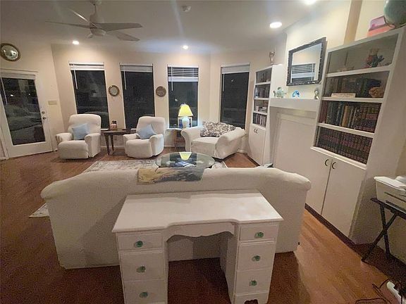 3rd image of 22425 Vista Del Mar