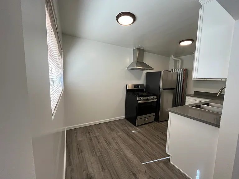 2302 Pacific Ave #9 — Photo 4