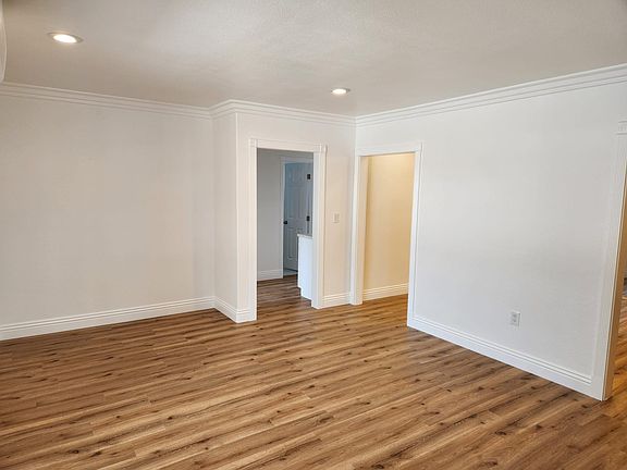 3rd image of 13240 Blodgett Ave