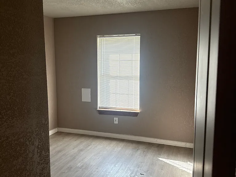 844 Cleardale Dr — Photo 9