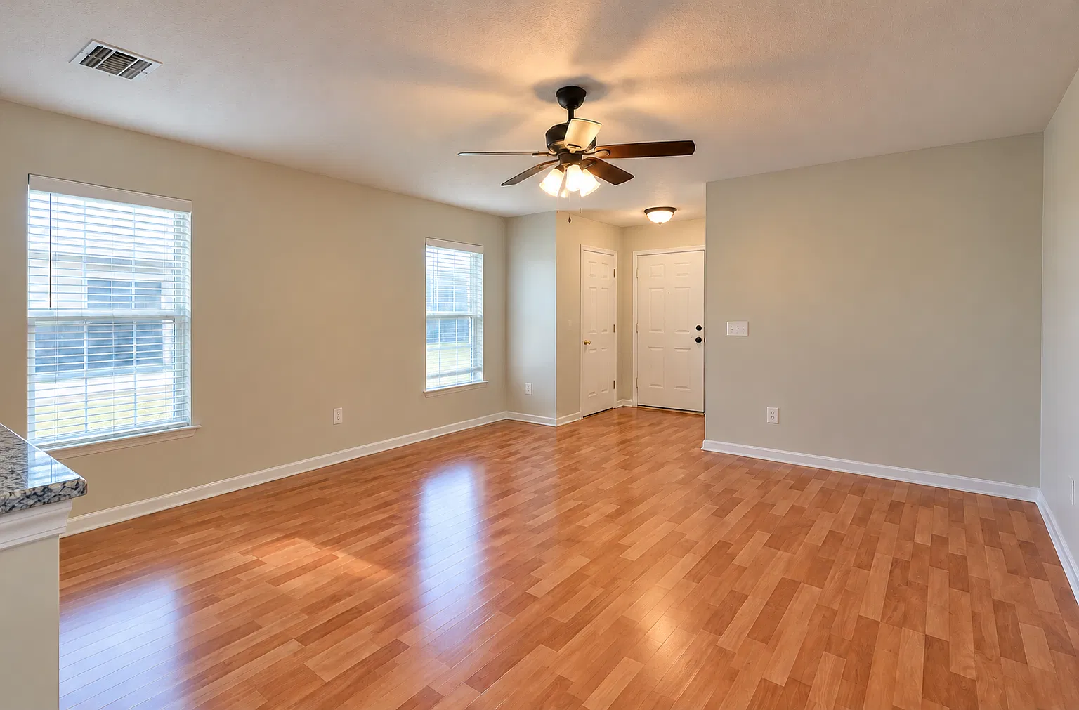 3 bed, 2.5 bath, 2145 sqft, $2,195 — Photo 4
