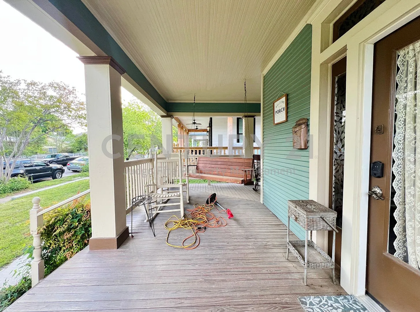 Beautifully Maintained 3/1.5 within Walking Distance to Bishop Arts! — Photo 2