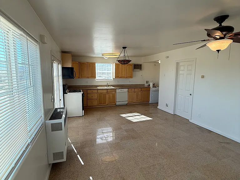 62350 Belmont St — Photo 10
