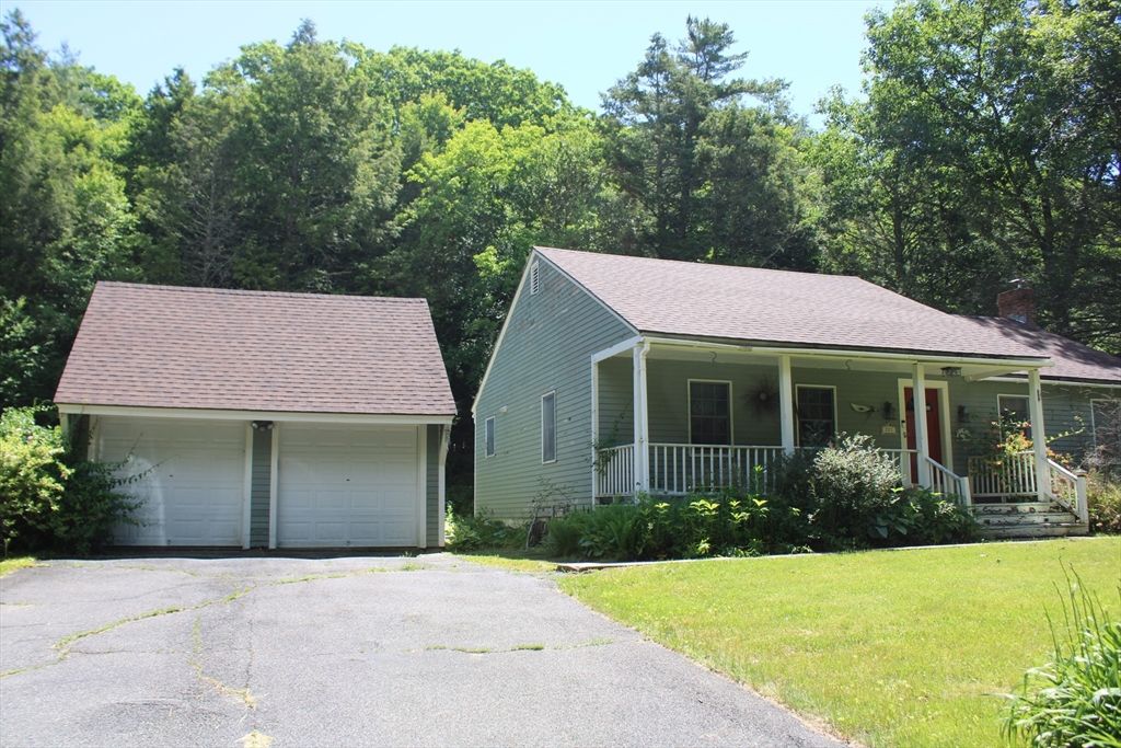 Apartment in Erving, Franklin - View 2