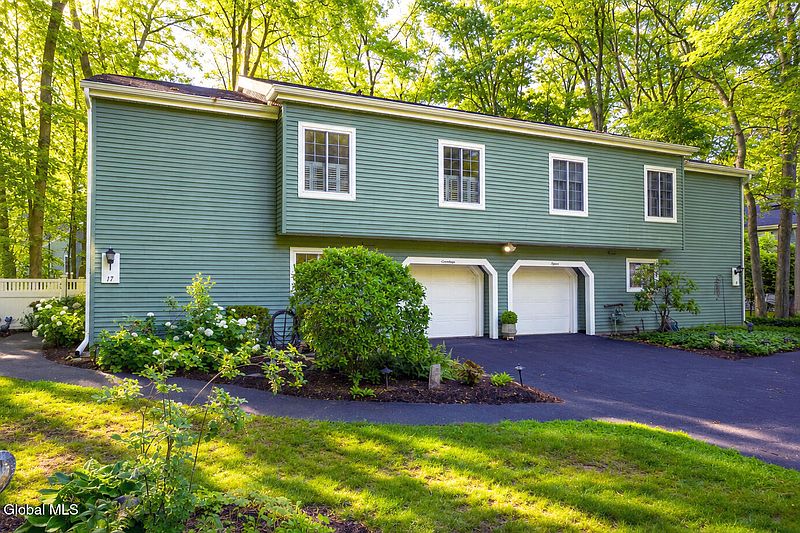 2nd image of 17 Spruce Court