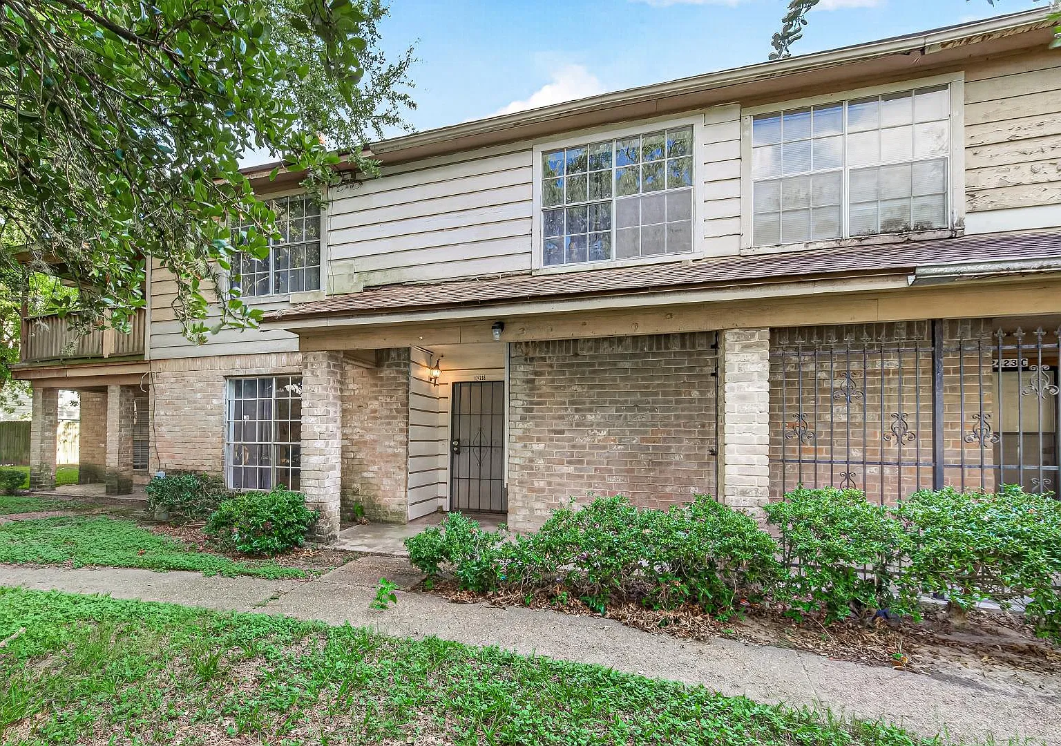 12423 W Village Dr - B — Photo 1
