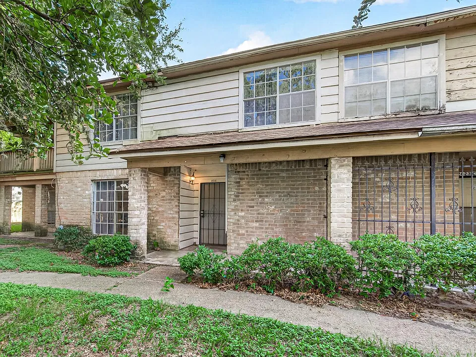 12423 W Village Dr #B