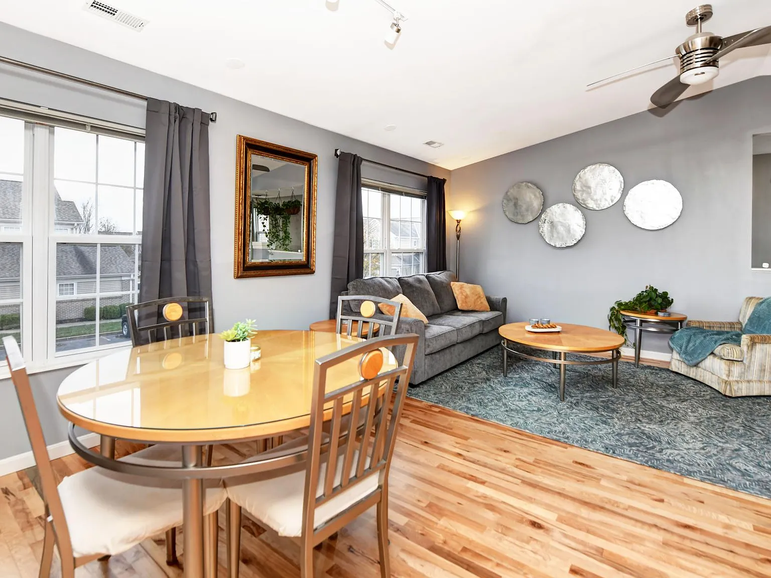 2 bed, 1049 sqft, $1,900 — Photo 3