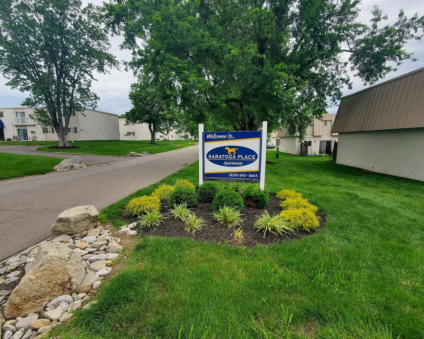 Saratoga Apartments - STA — Photo 2