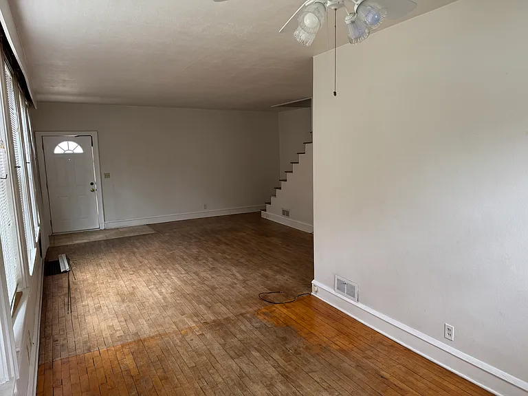 618 E Brewster St — Photo 8