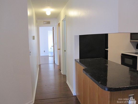 5th image of 2482 Eagles Cir Unit 7