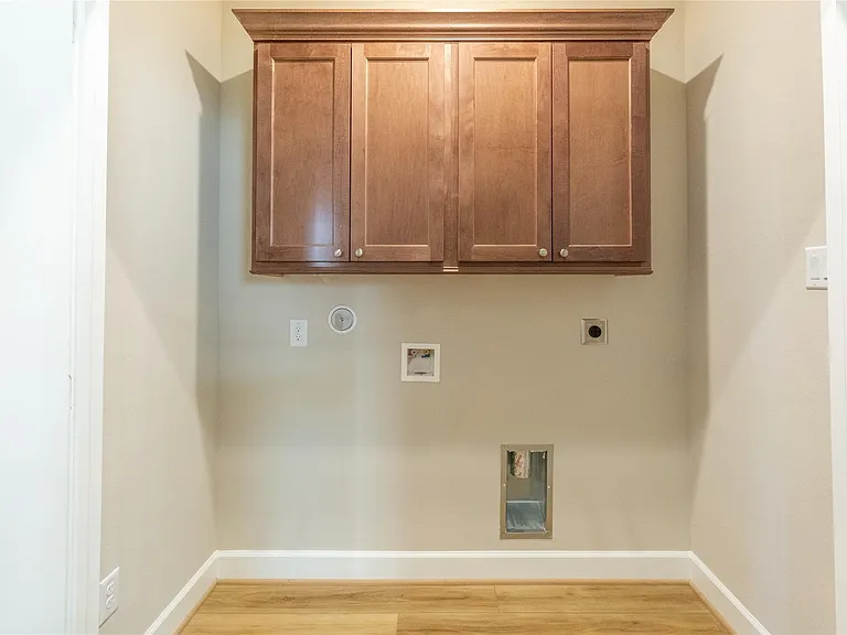 1016 Tillman Ln E — Photo 8