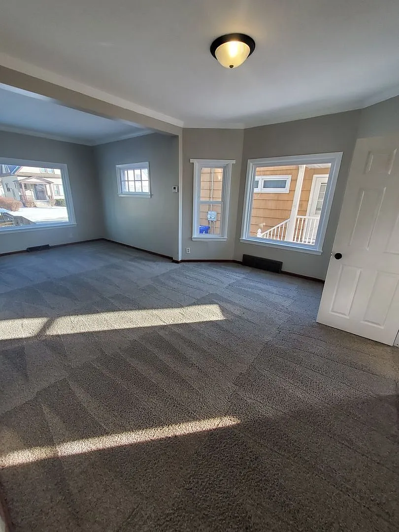 6118 25th Ave. (Duplex) — Photo 3
