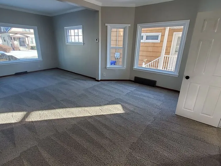 6118 25th Ave. (Duplex) — Photo 3