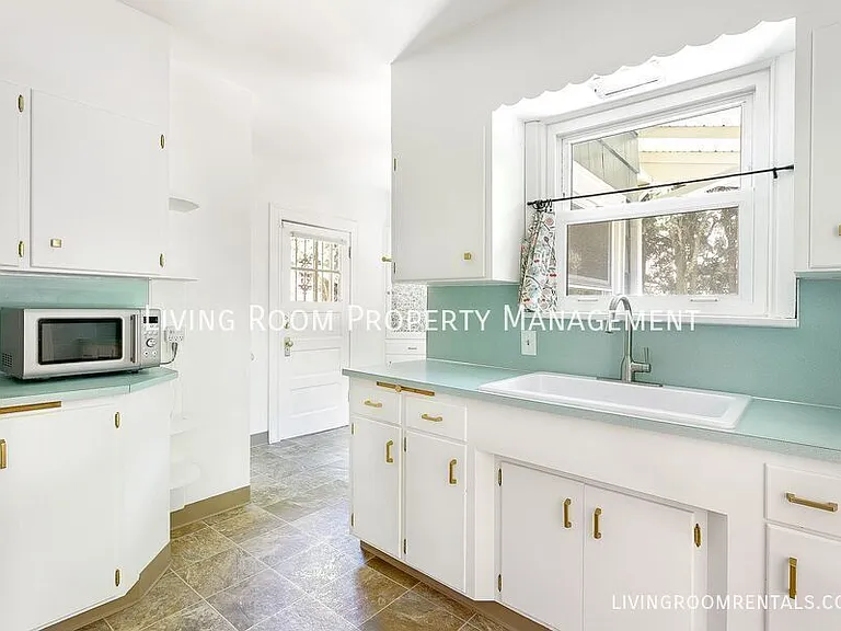 3639 NE 25th Ave — Photo 7
