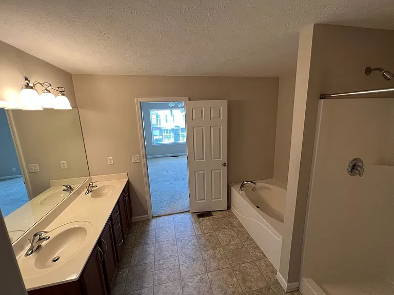 872 Wolves Den Pl — Photo 9