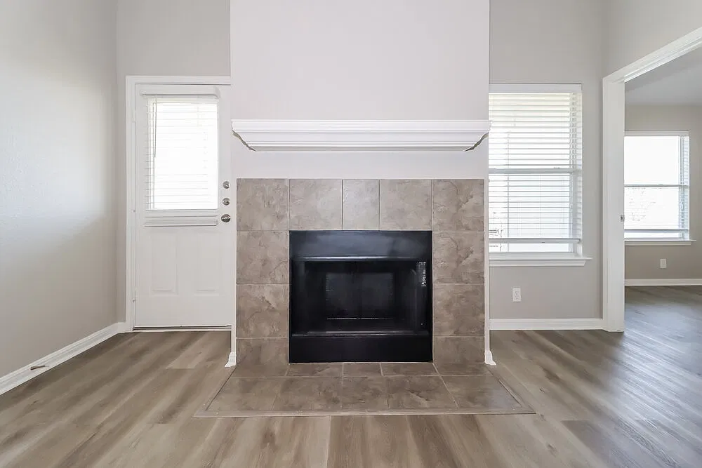 3 bed, 2.0 bath, 1438 sqft, $1,930 — Photo 3