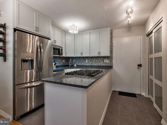 3rd image of 2201 L St NW APT 217