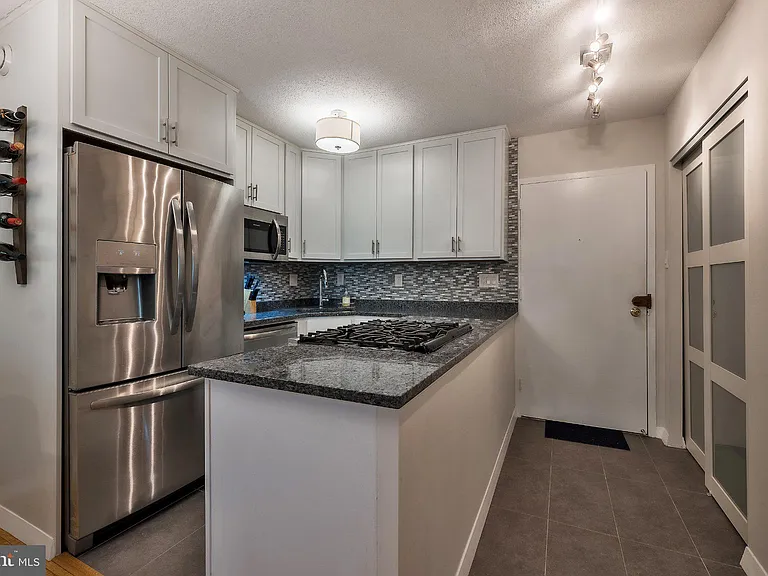 2201 L St NW #217 — Photo 3