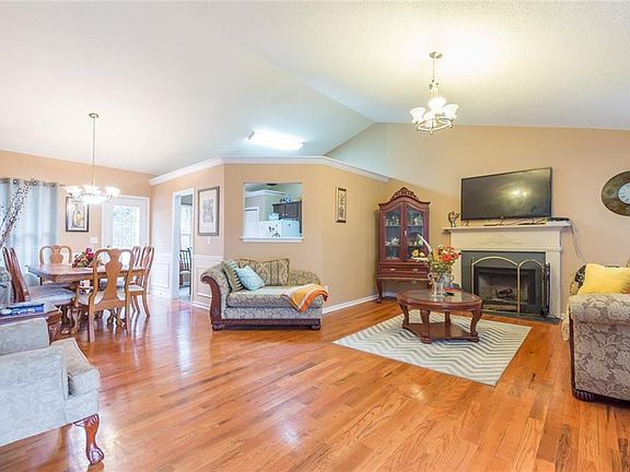 4th image of 7215 Cedar Forest Dr