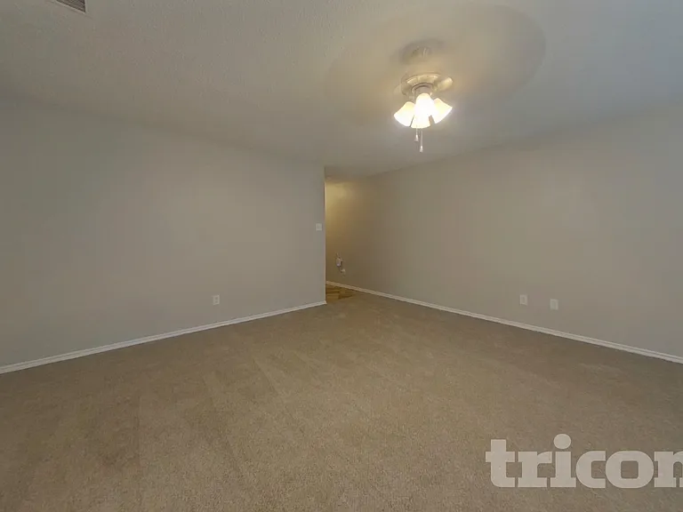 4865 Waterford Dr — Photo 4