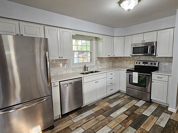 4th image of 6115 Christman Dr
