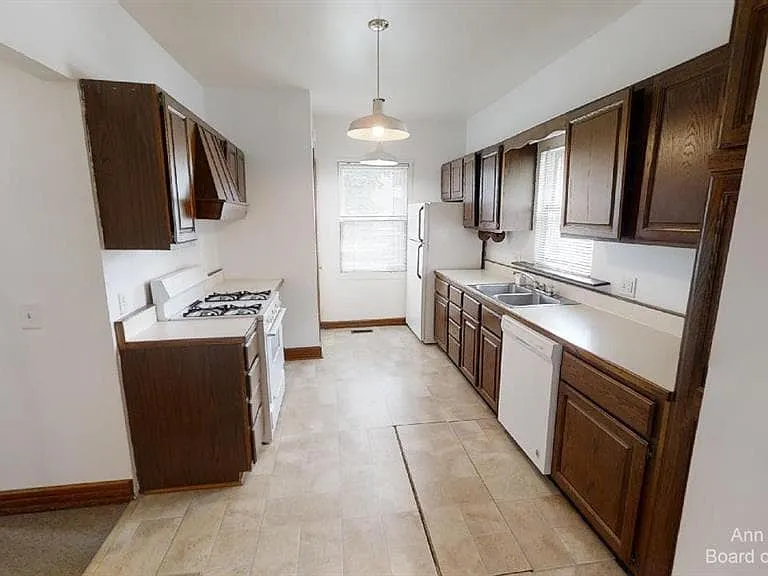 821 W Liberty St #1 — Photo 6