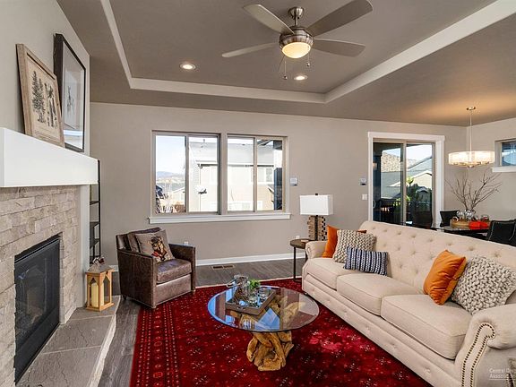 5th image of 1061 NE Sunrise St