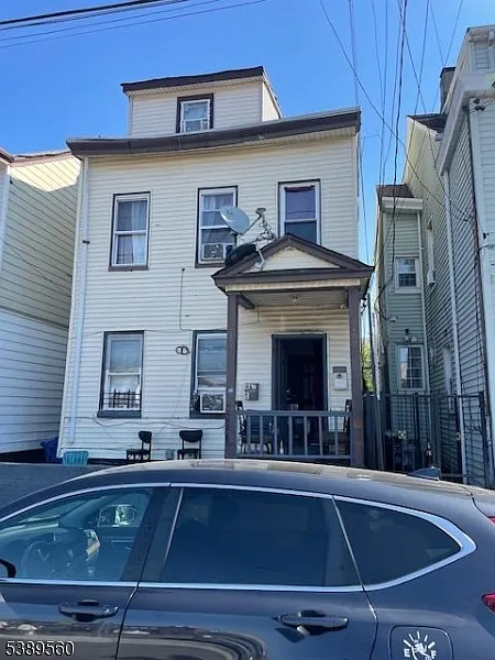 151 Beech St photo 1