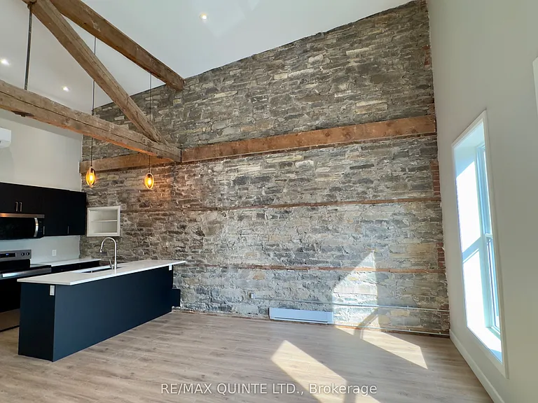 330 Victoria St N #7 — Photo 5