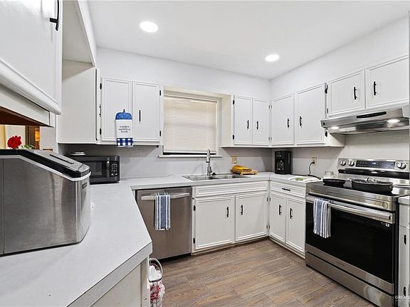 3rd image of 600 Palmetto Palm St