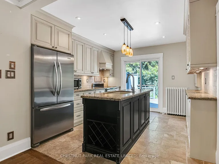 484 Merton St — Photo 18
