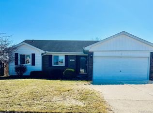 28720 Bingham Dr, Chesterfield, MI 48047