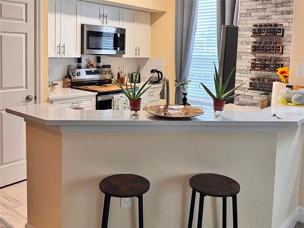 1 bed, 1.0 bath, 904 sqft, $1,975 — Photo 3