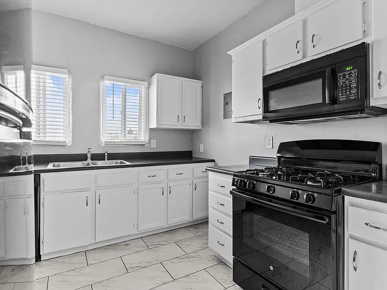 820 Lime Avenue — Photo 9