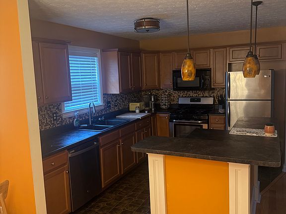 5th image of 801 E 20th St