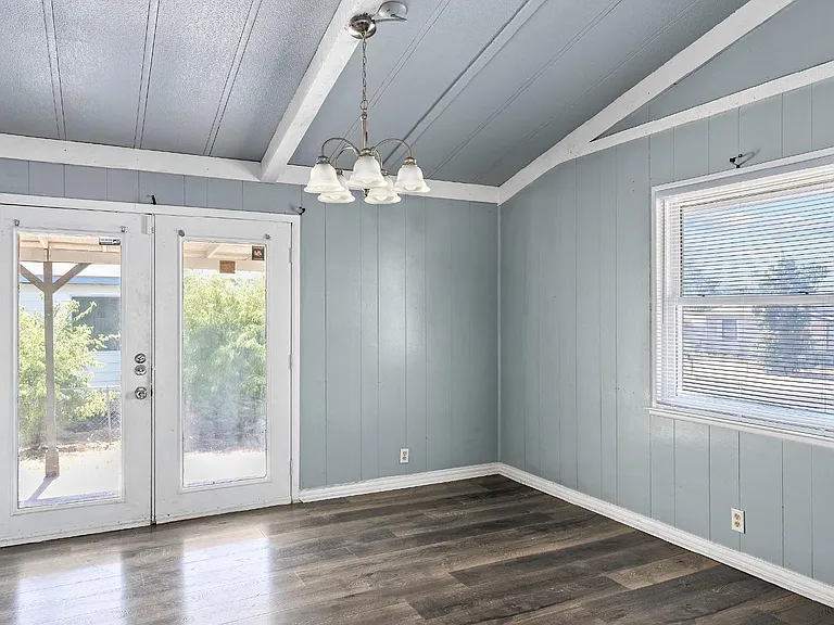1505 Elyse Dr — Photo 7