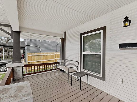 3rd image of 812 Centre St