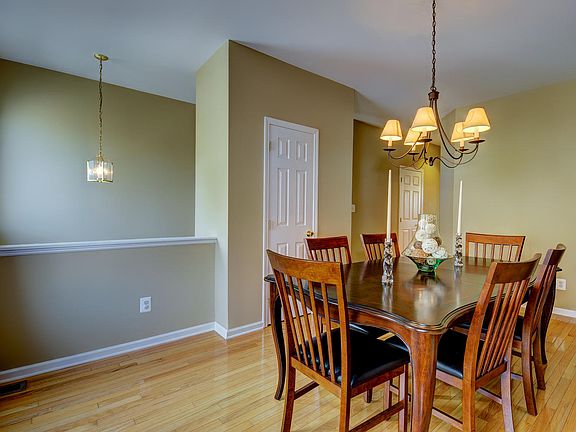 4th image of 333 Winthrop Dr